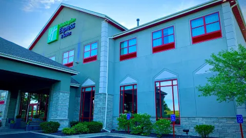 Holiday Inn Express & Suites OLATHE NORTH by IHG in Olathe