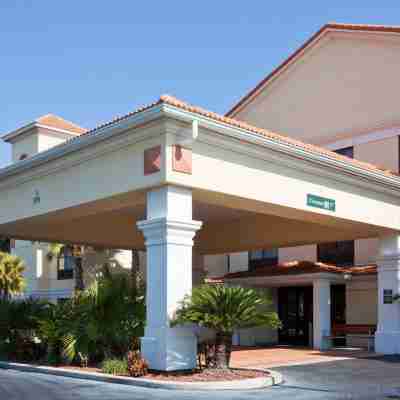 Holiday Inn Express & Suites Clearwater North/Dunedin Hotel Exterior