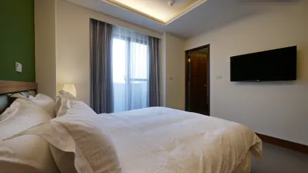 Watermark Hotel Отели рядом с достопримечательностью «Syong Jhen Cicy Gate»