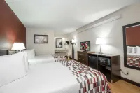 Travelodge by Wyndham Peoria Hotels in Peoria