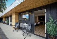 Outdoors Inn Hotels in Bonner County