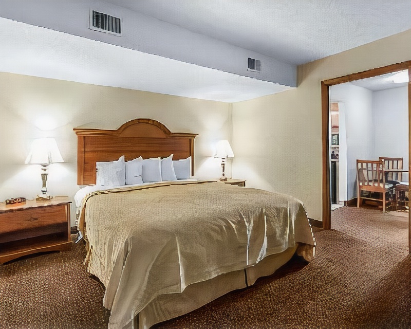 Quality Inn & Suites at Dollywood Lane