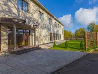 拉多加飯店 Karelian hut附近的飯店