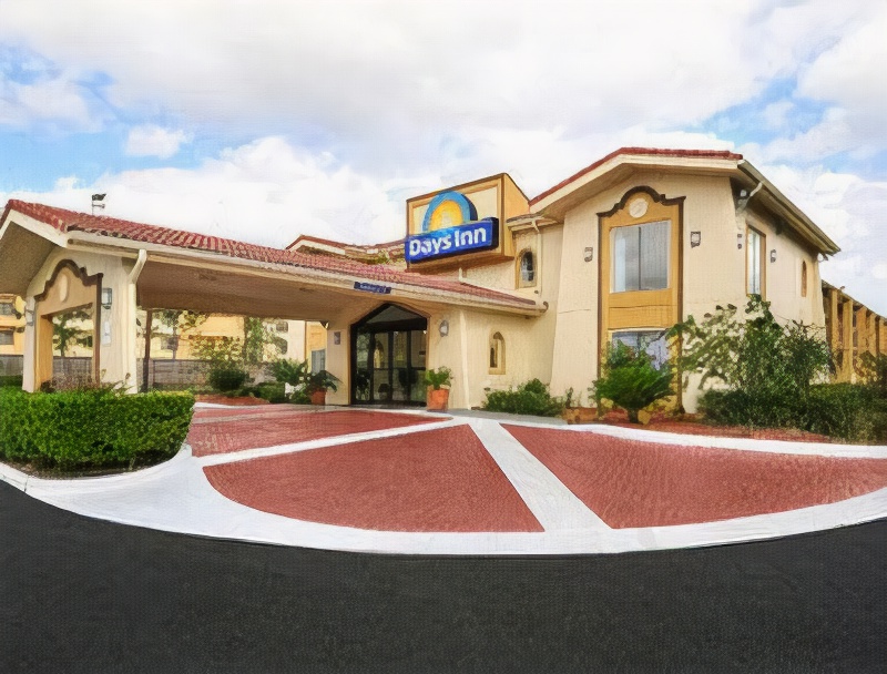 Days Inn by Wyndham Houston