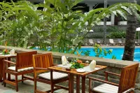 Hilton Yaounde - piscina
