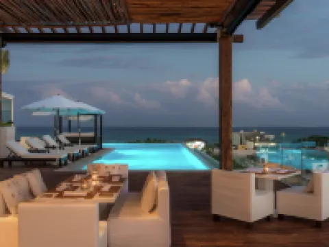 โรงแรม เดอะ ไฟฟ์ ดาวน์ทาวน์ - คูริโอ คอลเลกชัน บาย ฮิลตัน โรงแรมในปลายาเดลการ์เมน