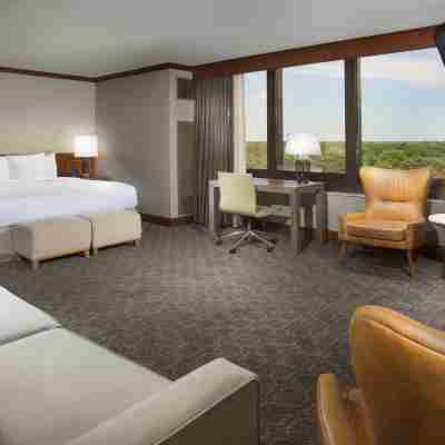 DoubleTree by Hilton Chicago - Oak Brook Rooms