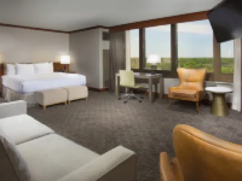 DoubleTree by Hilton Chicago - Oak Brook Hotels in Oak Brook