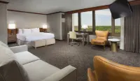 DoubleTree by Hilton Chicago - Oak Brook Hotels in Oak Brook