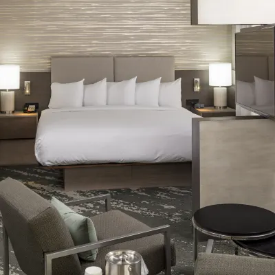 DoubleTree by Hilton Boston Logan Airport Chelsea Hotels near Assembly Row