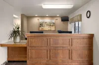 Baymont by Wyndham Buffalo - parking