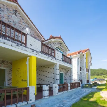 Wando Cheongsando Eowoollim Pension