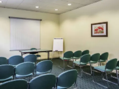 宜必思布拉幹薩酒店