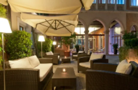 ซินา เซนจูเรียนพาเลซ