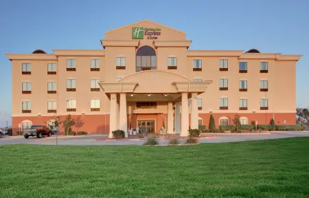 Holiday Inn Express & Suites Altus Отели в г. Jackson County