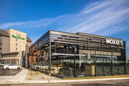 Sandman Hotel Hamilton Отели в г. Stoney Creek