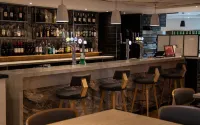Holiday Inn Express London - Stansted Airport Отели в г. Станстед