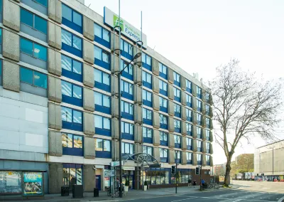 Holiday Inn Express Bristol City Centre Hotels near Badminton School