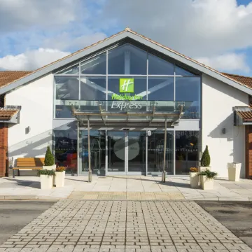 Holiday Inn Express PORTSMOUTH - NORTH by IHG Отели рядом с достопримечательностью «Пристань для яхт Хаслар»