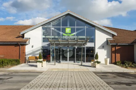Holiday Inn Express Portsmouth - North Отели в г. Уотерлувилл