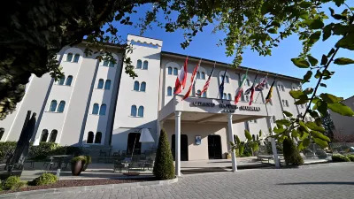 Best Western Grand Hotel Guinigi Hotels near Guinigi Tower