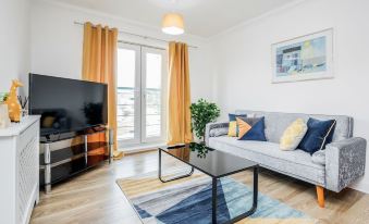 Bright and Cozy 2-Bed Apartment in Dagenham
