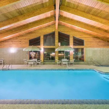 Days Inn & Suites by Wyndham Baxter Brainerd Area