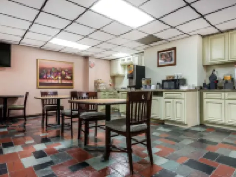 Quality Inn & Suites Binghamton Vestal Hotels in Chenango