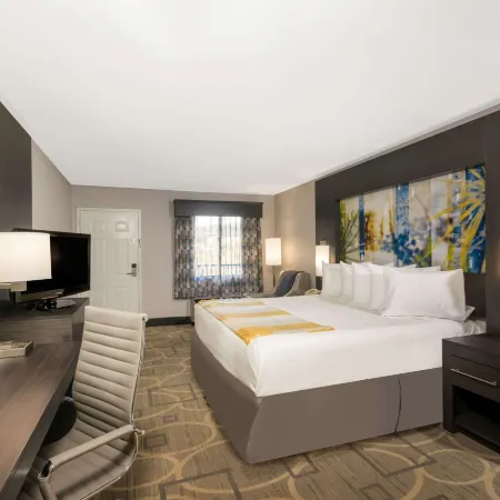 Days Inn by Wyndham Asheville Downtown North