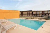 Super 8 by Wyndham Joplin - Lemmikkieläimet sallittu