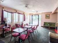 Econo Lodge Lincoln Hotels near Lincoln Airport