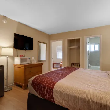 Red Roof Inn Needles