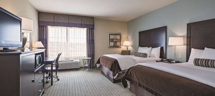 La Quinta Inn & Suites by Wyndham DFW Airport West - Euless Hotels in Euless