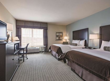 La Quinta Inn & Suites by Wyndham DFW Airport West - Euless