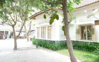 Ndalem Suratin Guesthouse Hoteles en Jetis