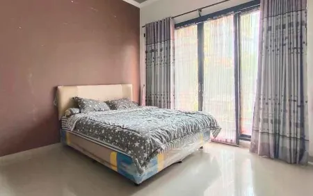 3 Bedroom at Villa Kusuma Pinus M3 by N2K Отели в г. Batu Sub-District