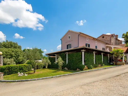 Rustica Hotel a Krsan