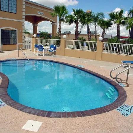Texas Inn & Suites McAllen at la Plaza Mall and Airport