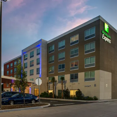 Holiday Inn Express ORLANDO - SOUTH PARK by IHG ロスト・キャバンズ・アドベンチャー・ゴルフ周辺のホテル
