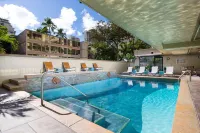 Ohia Waikiki Studio Suites - Pools