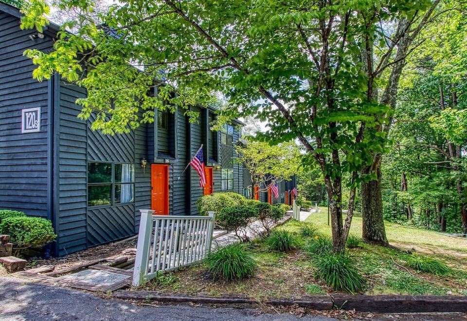 Pinecrest Townhomes,Pigeon Updated 2024 Reviews & Prices