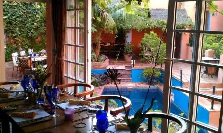 Hotel Amanhavis Отели рядом с достопримечательностью «Villa Padierna Driving Range & Michael Campbell Golf Academy»