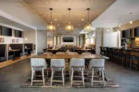 Doubletree by Hilton Chicago Midway Airport - Airport Shuttle