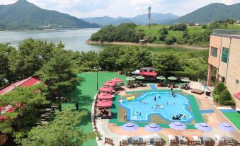 Cheongpung Resort Lake Hotel