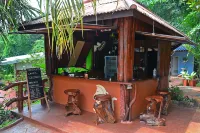 Koh Mak Buri Hut Natural Resort - bar