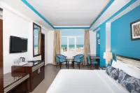 Al Hail Waves Hotel Managed by Centara - Pools