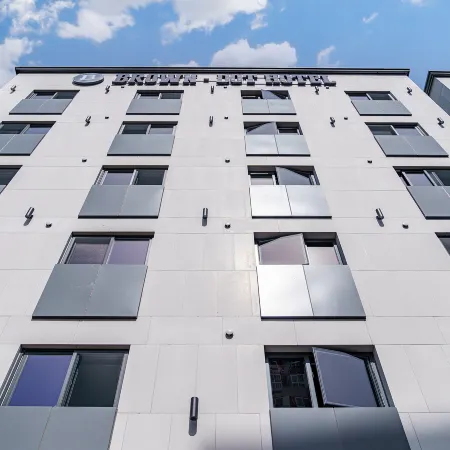 Brown Dot Hotel Geumchon Отели рядом с достопримечательностью «Стадион Пхаджу»