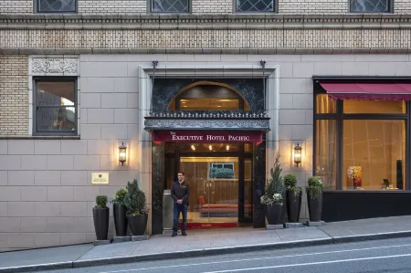 Executive Hotel Pacific Отели рядом с достопримечательностью «William Traver Gallery»