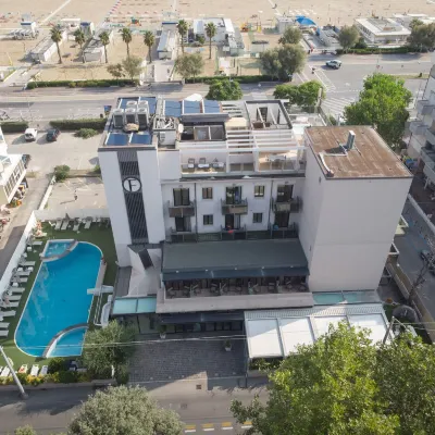 فيريتس بيتش هوتل Hotels near استاد ريميني