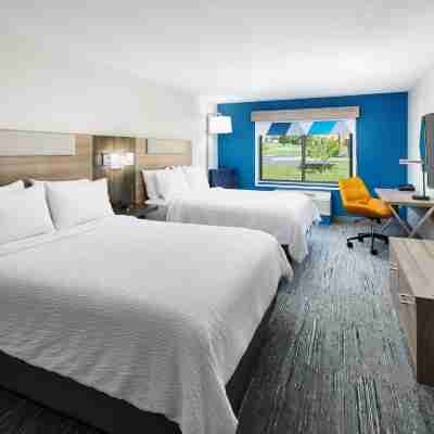 Holiday Inn Express & Suites Bridgeport - Clarksburg Rooms
